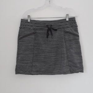 Athleta Skort Grey White Striped skirt Sz M-E23